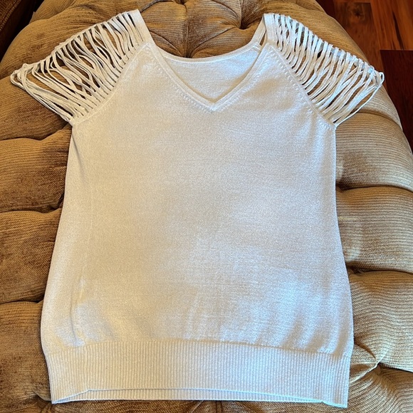 Armani Exchange knitted silver size L top.lattice-sleeves. Excellent condition. - Picture 3 of 4